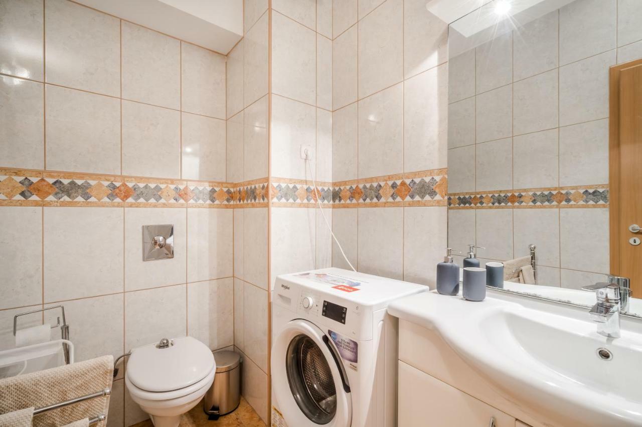 Ferienwohnung Bpr Vivid Downtown Vibe With Balcony Budapest Exterior foto