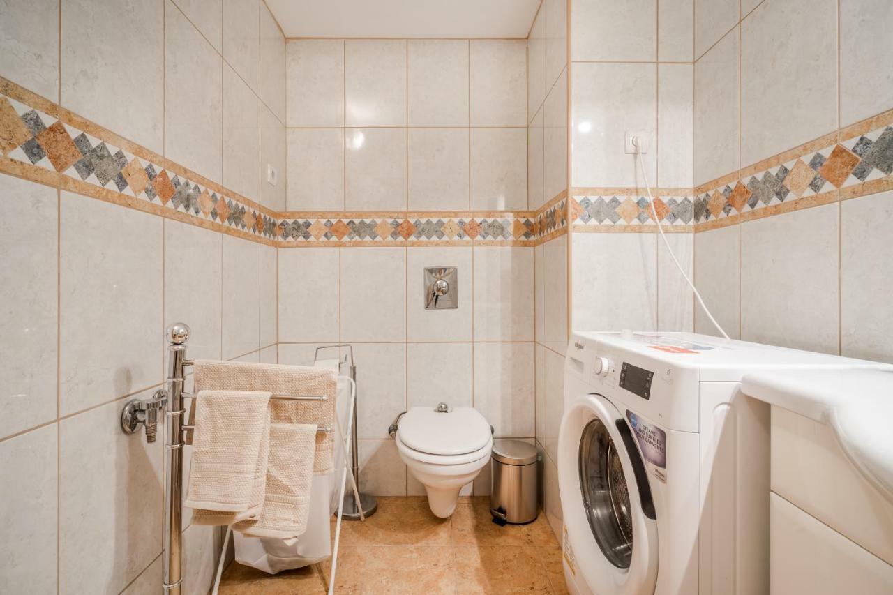 Ferienwohnung Bpr Vivid Downtown Vibe With Balcony Budapest Exterior foto