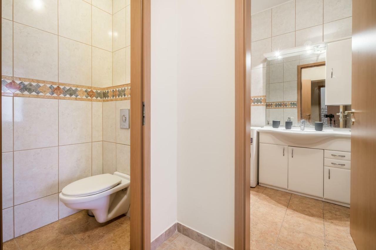 Ferienwohnung Bpr Vivid Downtown Vibe With Balcony Budapest Exterior foto