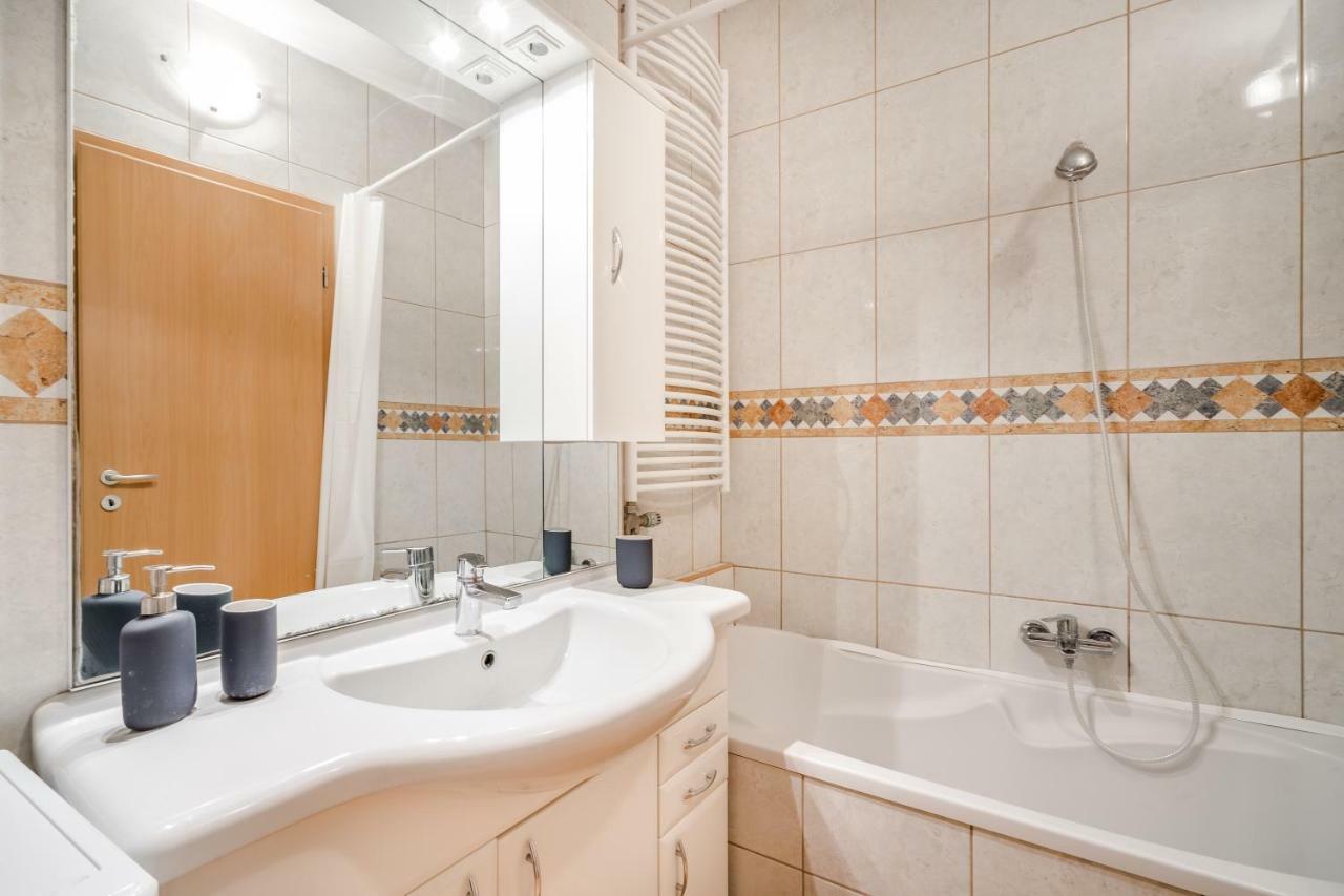 Ferienwohnung Bpr Vivid Downtown Vibe With Balcony Budapest Exterior foto